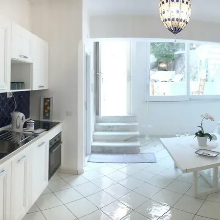 Marilu Vacation In Apartment *